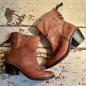 FRYE Carmen chestnut Ankle Booties Leather back lace boots 7.5